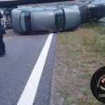 Masterka przewożąca auta zablokowała A2. Lekko nie było