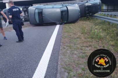 Masterka przewożąca auta zablokowała A2. Lekko nie było