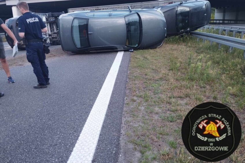 Masterka przewożąca auta zablokowała A2. Lekko nie było