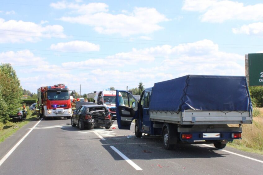 Młody kierowca Ducato zasnął. Doprowadził do karambolu