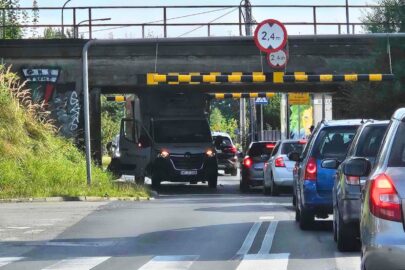 Niekończąca się historia. Kolejny bus zaklinowany pod wiaduktem