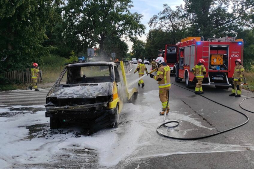 Pożar VW T4 ze specjalistyczną zabudową pomocy drogowej