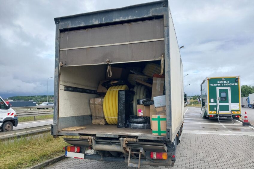 Solówką z „prawkiem w Biedzie”. Teraz nie pojedzie nawet busem