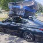 To musiał być dobrze płatny fracht. Lexus ES z ładunkiem na dachu