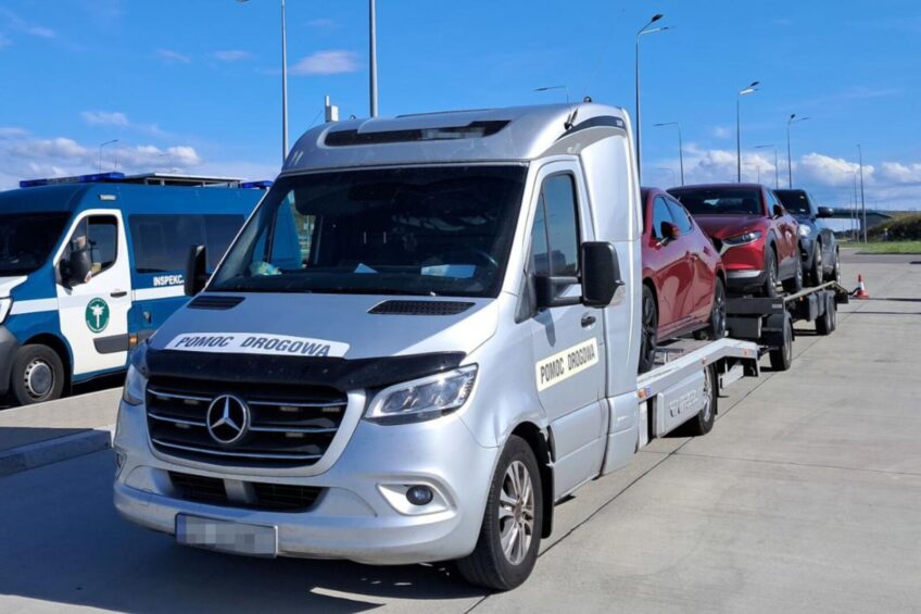 Transport aut bez tacho. Zatrzymane prawko i tysiące złotych kary