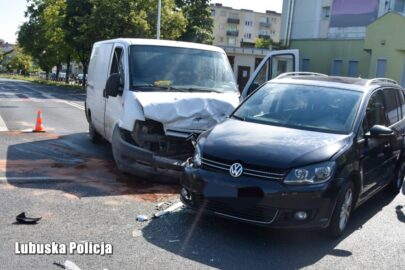 Jumperem w Tourana. Zostawił zakleszczoną w VW kobietę