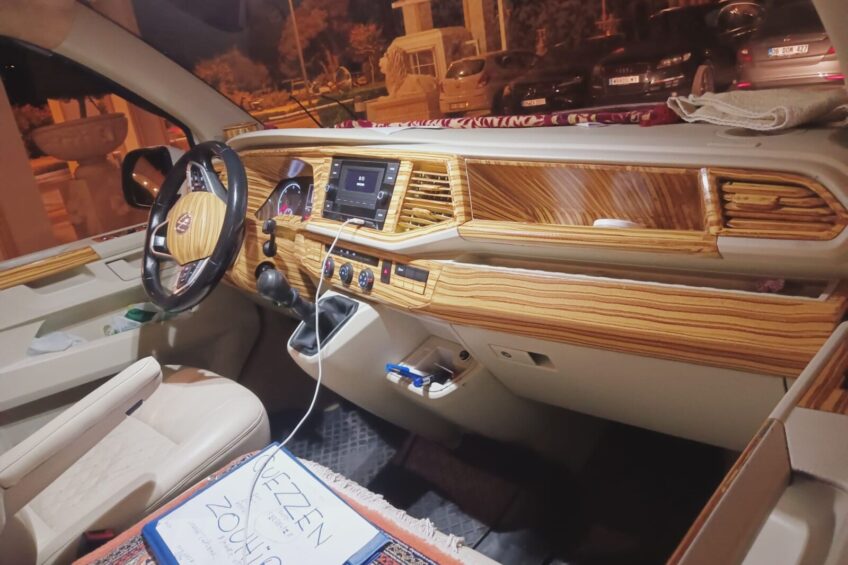 Volkswagen T6.1 po tureckim tuningu. Istnie bizantyjski przepych