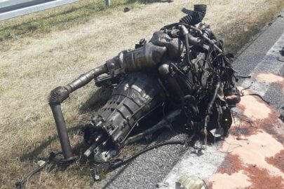 Z pick-upa aż wyrwało silnik. Po wypadku na A4 nie żyją 2 osoby