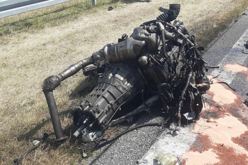 Z pick-upa aż wyrwało silnik. Po wypadku na A4 nie żyją 2 osoby