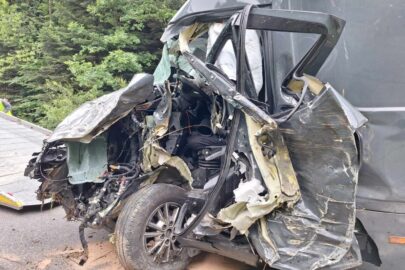 Za łukiem drogi traktor kosił trawę. Kierowcy Daily nic się nie stało