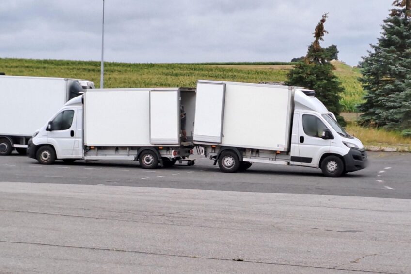 48 mandatów i 5 zatrzymanych dowodów: akcja „bus” w Opolskiem