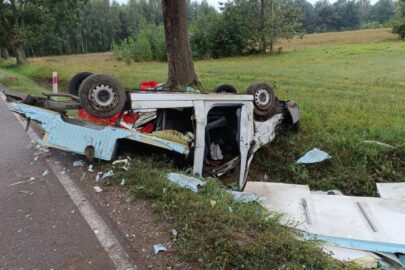 Dachowanie dostawczaka na DK 19. Kierowca pijany