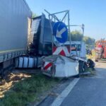 Na-S19-40-tonowy-zestaw-najechal-na-busa-drogowcow