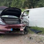 Pijany w Tesli na autopilocie - 3 osoby ranne po zderzeniu z VW T4