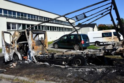 Płomienie z Daily uszkodziły inne auta. To nie był samozapłon