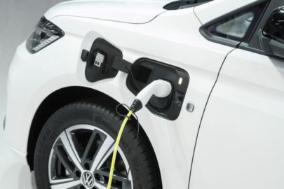 VW Caddy PHEV – 150 KM i do 122 km zasięgu w trybie EV