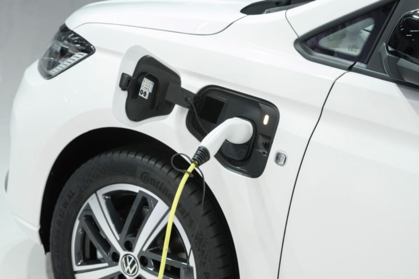 VW Caddy PHEV – 150 KM i do 122 km zasięgu w trybie EV