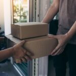 Zamów kuriera bez wychodzenia z domu – z nami to dziecinnie proste!