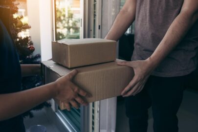 Zamów kuriera bez wychodzenia z domu – z nami to dziecinnie proste!