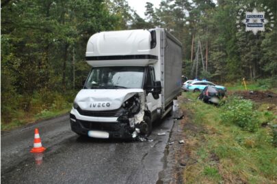 Groźny wypadek na łuku drogi. Bus uderzył w Dacię
