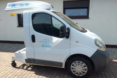 Renault Trafic jako tractor head. Zarejestrowany i do kupienia