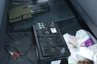 Trefny bus na lewych „taflach” a w kabinie narkotyki