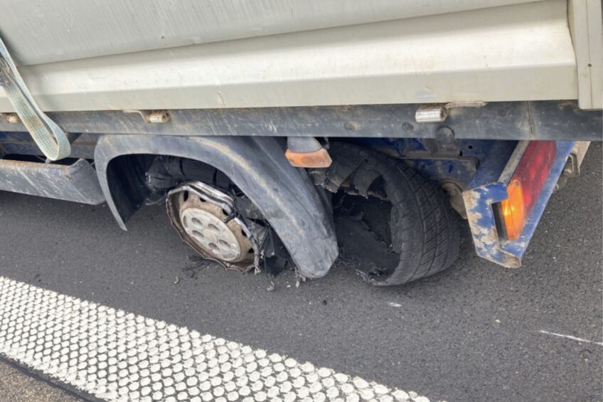 Wystrzał opony w znacznie przeładowanym Jumperze