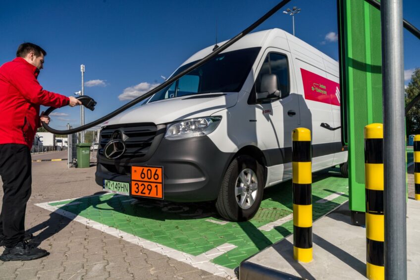 Mercedes eSprinter z DMC 4250 kg we flocie Emka S.A.