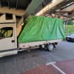 Optymista za kierownicą - bus utknął pod mostem kolejowym