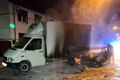 Pijany kierowca Golfa wjechał w VW LT46 – doszło do pożaru