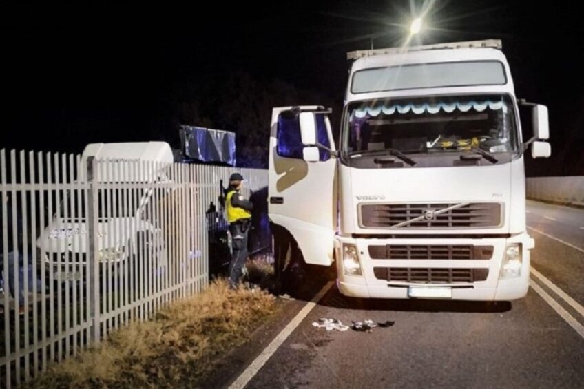 Przez płot do busa po drugiej stronie drogi celnej. Padły zarzuty
