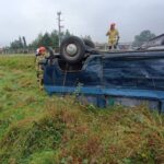 Volkswagen T3 na dachu. Groźnie wyglądająca kolizja na DK 62