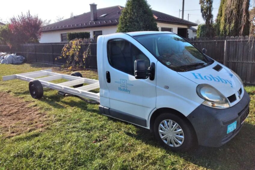 Kamper „zrób to sam”. Tractor head z dołożoną „na sztukę” ramą