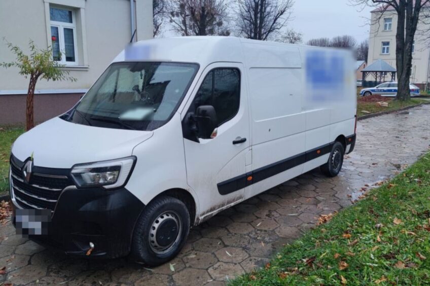 Potrącenie podczas cofania kurierskim Masterem