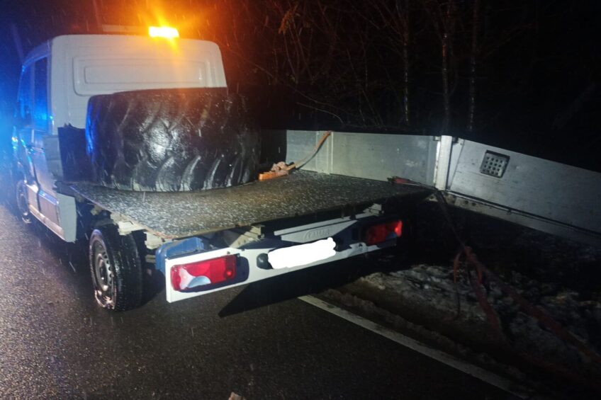 Tragedia przy wymijaniu MAN-a TGE. Burta wbiła się w osobówkę