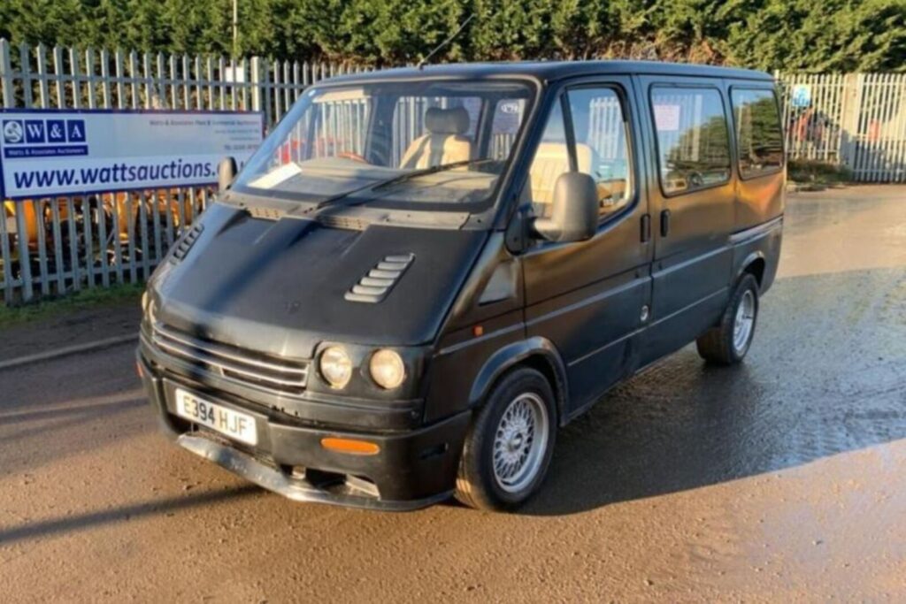 Transit z V8 i deską z Jaguara XJR. A kojarzycie Depeche Mode