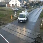 Fiatem Ducato wyłamał opuszczającą się zaporę - 2000 zł i punkty