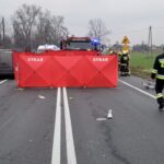 Na DK 74 kierowca dostawczego Mercedesa Vito potrącił rowerzystkę