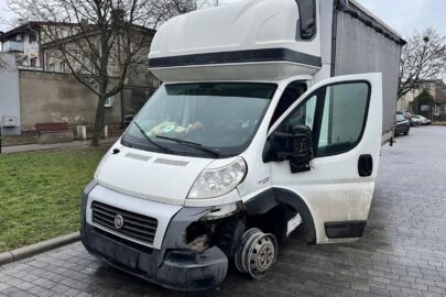 Pijany busiarz spowodował kolizję i uciekał na feldze. Był pijany