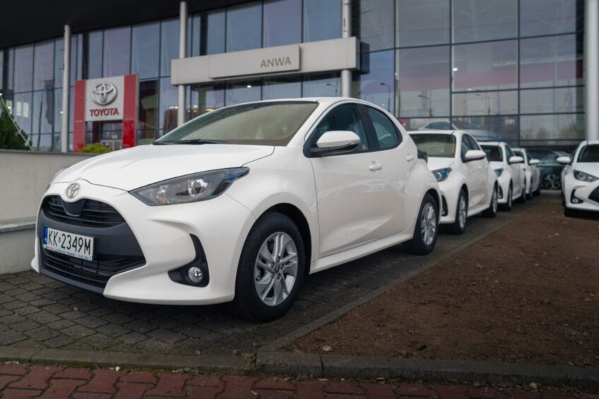 Toyota Yaris Van – 57 hybryd trafiły do floty ELIT Polska