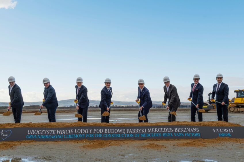 W Jaworze wbito łopatę pod budowę fabryki elektrycznych vanów