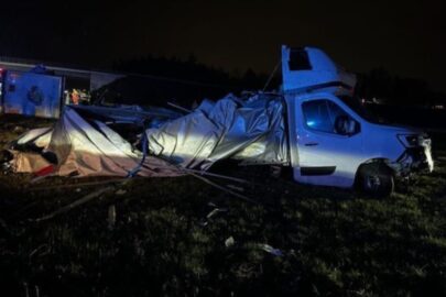 Zestaw najechał na tył busa. Niemiecka A6 całkowicie zamknięta