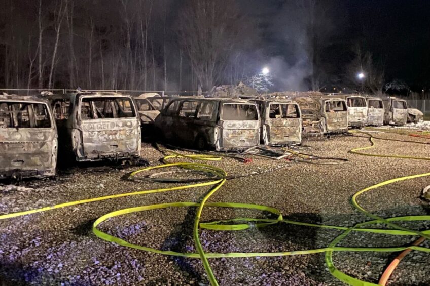 23 policyjne Transportery spłonęły na parkingu przy komisariacie