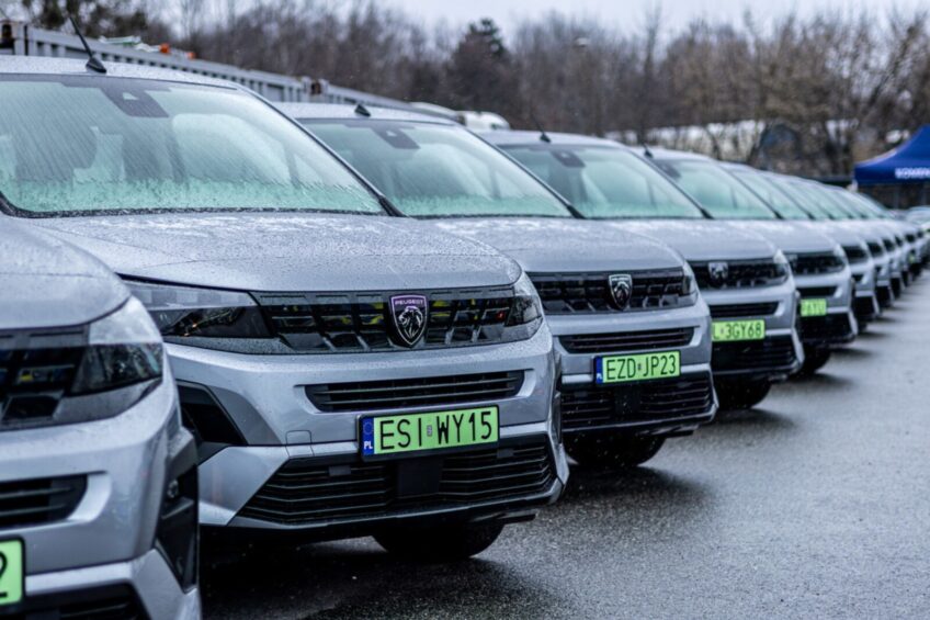 26 elektrycznych kombivanów dla techników kryminalistycznych