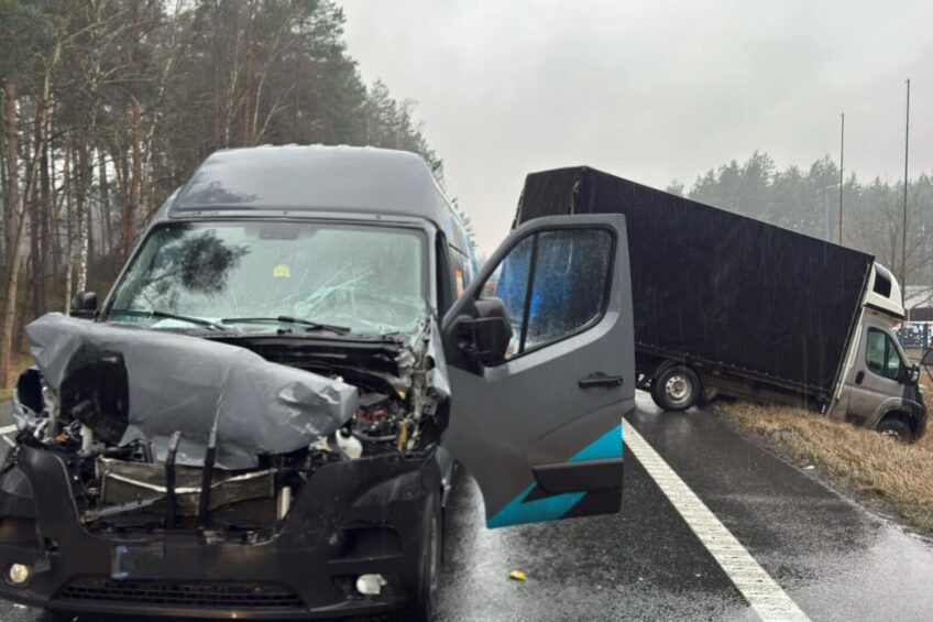 Na DK 10 kierujący Masterem 19-latek najechał na tył Boxera