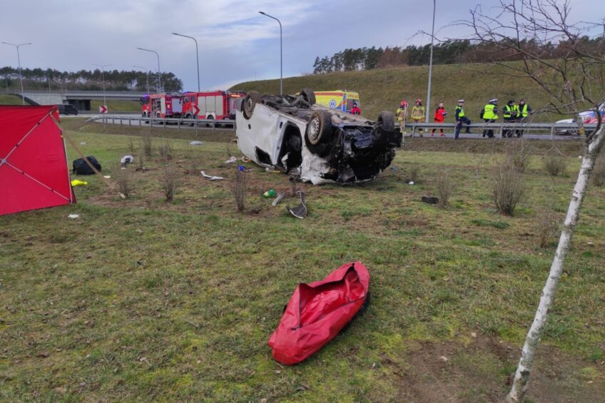 Tragiczny wypadek na A2. Fiat Scudo dachował na węźle Torzym