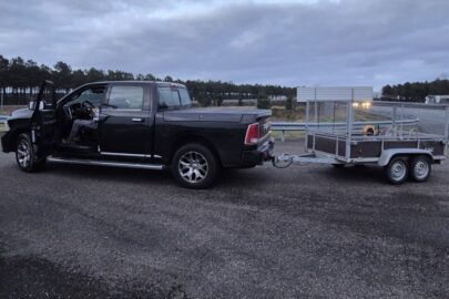 Za szybki RAM z przyczepą a kierowca 23 lata bez prawa jazdy