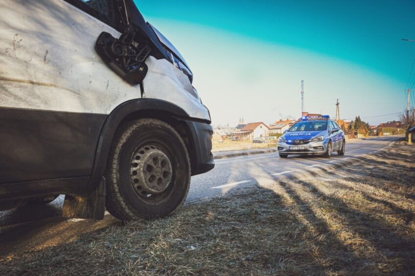 Busem wyprzedzał rowerzystkę. Doszło do potrącenia