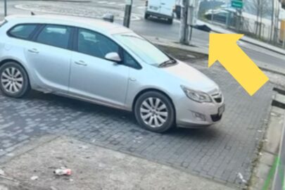 Głupich nie sieją. Pasażerka Sprintera wypadła z kabiny na rondzie