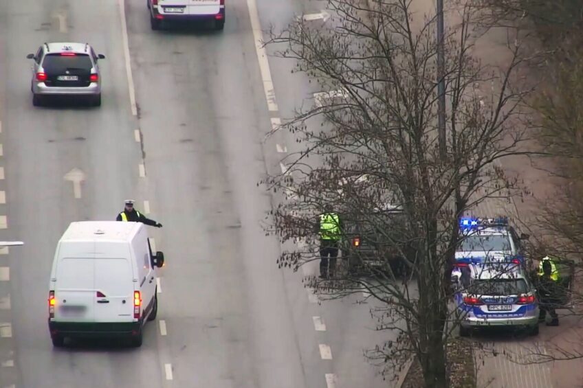 Kierowca busa nie zważał na pasy. Mandat to 1500 zł i 15 punktów